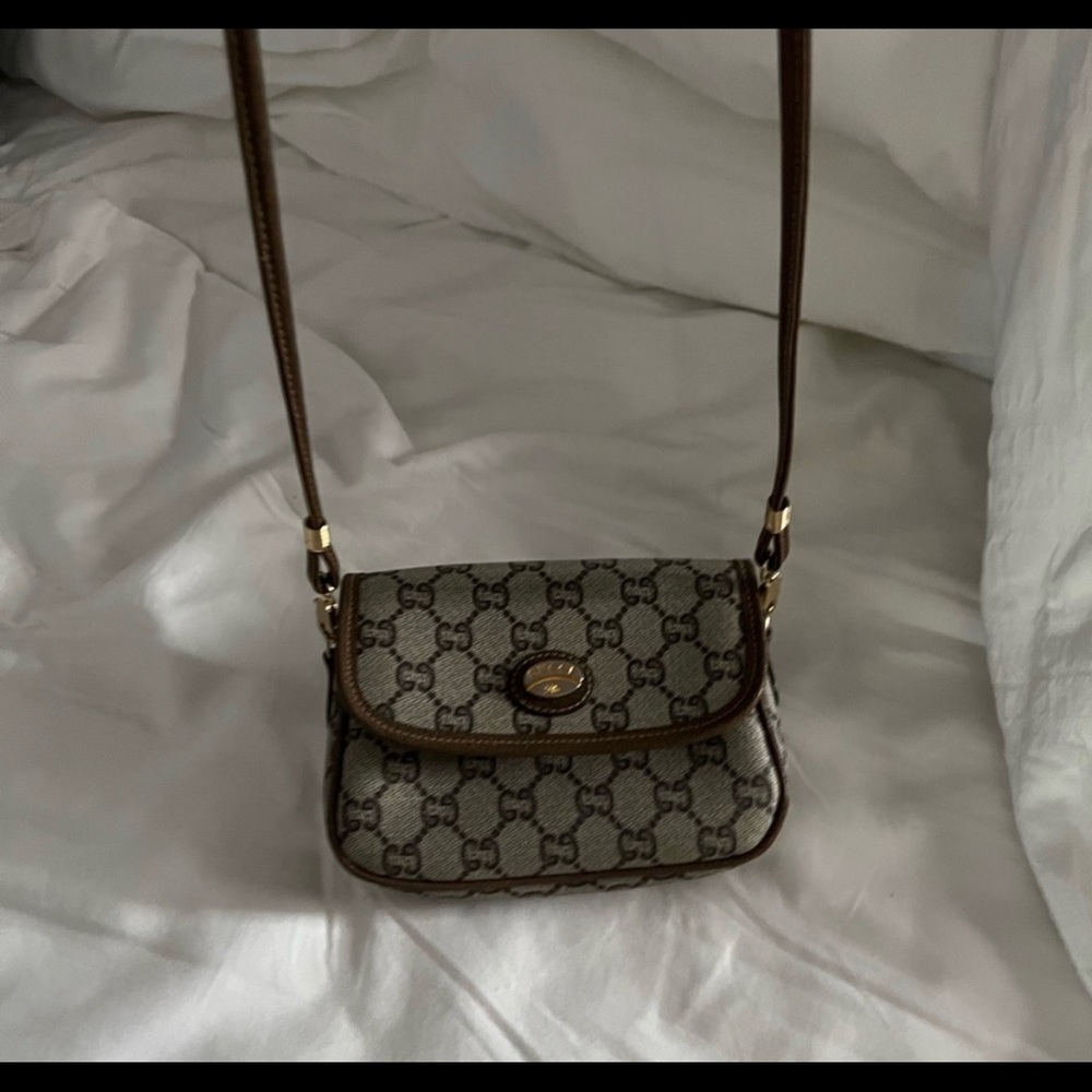 Authentic Gucci cross body purse bag !